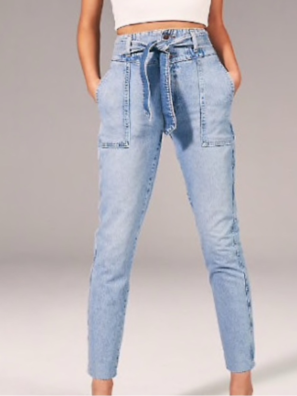 Abercrombie & Fitch Light Wash Mom Jean w/ Belt, 26, EUC